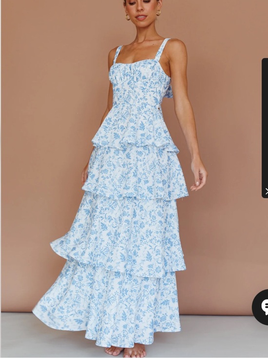 Selfie Leslie Dresses & Skirts - Selfie Leslie Light Green & Blue Floral Tiered Maxi Dress Size L
